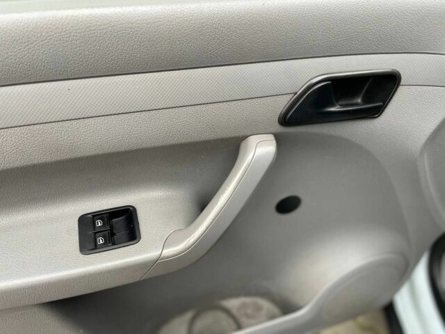 Сірий Фольксваген Кадді, об'ємом двигуна 1.6 л та пробігом 219 тис. км за 5999 $, фото 8 на Automoto.ua