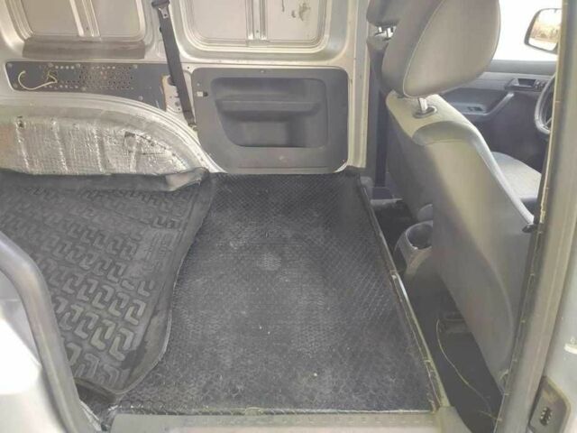 Сірий Фольксваген Кадді, об'ємом двигуна 1.6 л та пробігом 225 тис. км за 7000 $, фото 8 на Automoto.ua