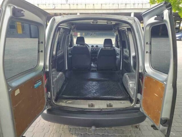 Сірий Фольксваген Кадді, об'ємом двигуна 1.6 л та пробігом 225 тис. км за 7000 $, фото 11 на Automoto.ua