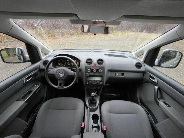 Серый Фольксваген Кадди, объемом двигателя 1.6 л и пробегом 312 тыс. км за 9200 $, фото 6 на Automoto.ua