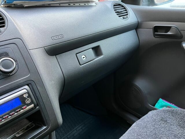 Серый Фольксваген Кадди, объемом двигателя 1.6 л и пробегом 460 тыс. км за 6500 $, фото 5 на Automoto.ua