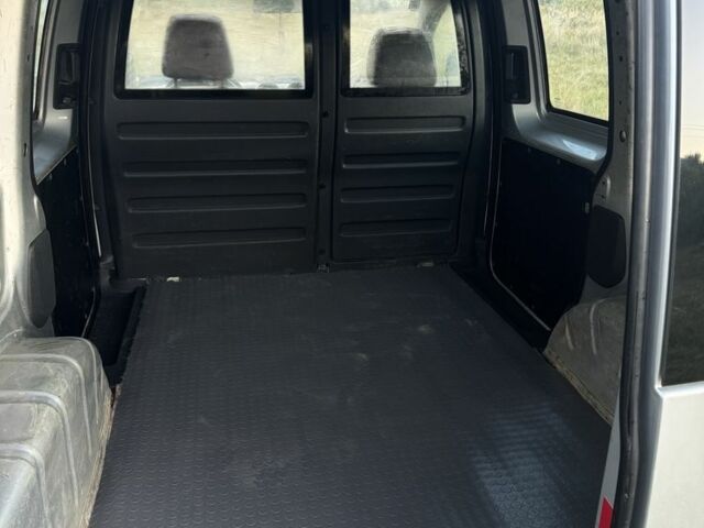 Серый Фольксваген Кадди, объемом двигателя 1.6 л и пробегом 268 тыс. км за 6700 $, фото 7 на Automoto.ua