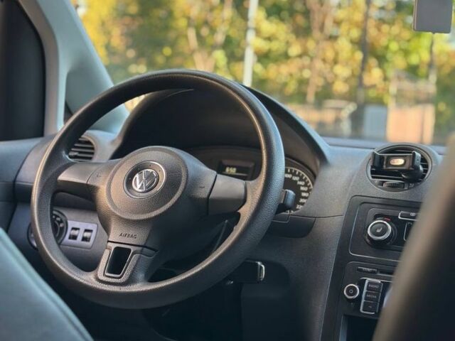 Серый Фольксваген Кадди, объемом двигателя 1.6 л и пробегом 280 тыс. км за 8500 $, фото 5 на Automoto.ua