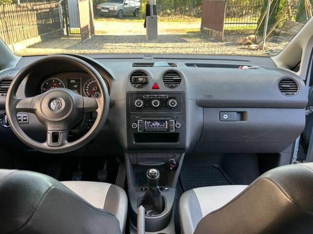 Серый Фольксваген Кадди, объемом двигателя 1.6 л и пробегом 280 тыс. км за 8500 $, фото 4 на Automoto.ua