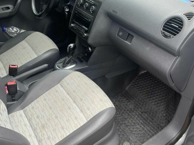 Серый Фольксваген Кадди, объемом двигателя 2 л и пробегом 260 тыс. км за 8500 $, фото 1 на Automoto.ua