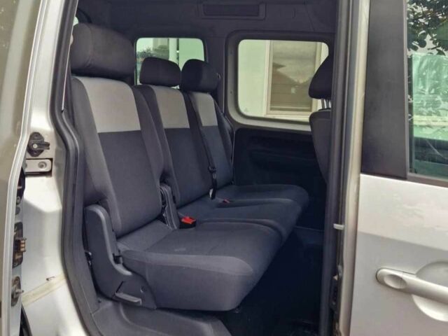 Сірий Фольксваген Кадді, об'ємом двигуна 1.6 л та пробігом 300 тис. км за 11000 $, фото 5 на Automoto.ua