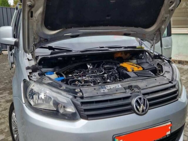 Сірий Фольксваген Кадді, об'ємом двигуна 1.6 л та пробігом 300 тис. км за 11000 $, фото 1 на Automoto.ua