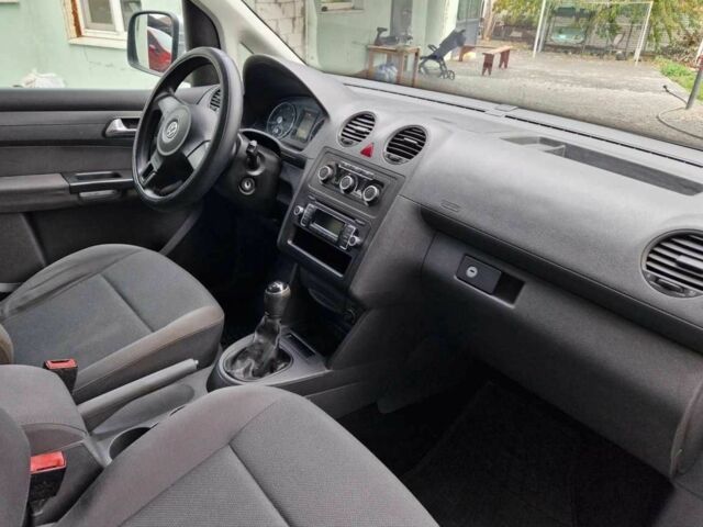 Сірий Фольксваген Кадді, об'ємом двигуна 1.6 л та пробігом 300 тис. км за 11000 $, фото 3 на Automoto.ua