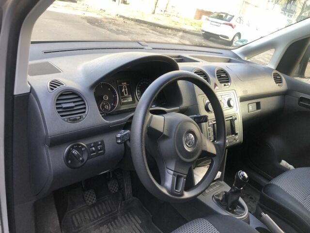 Сірий Фольксваген Кадді, об'ємом двигуна 2 л та пробігом 163 тис. км за 12900 $, фото 4 на Automoto.ua