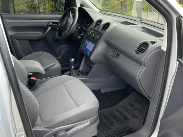 Серый Фольксваген Кадди, объемом двигателя 2 л и пробегом 300 тыс. км за 10500 $, фото 4 на Automoto.ua