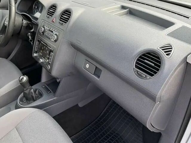 Фольксваген Кадди 2015 в Виноградове на Automoto.ua Серый Фольксваген Кадди, объемом двигателя 1.6 л и пробегом 299 тыс. км за 11000 $, фото 15 на Automoto.ua