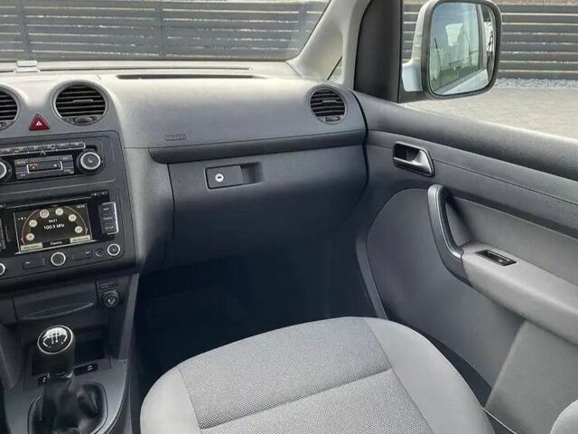 Фольксваген Кадди 2015 в Виноградове на Automoto.ua Серый Фольксваген Кадди, объемом двигателя 1.6 л и пробегом 299 тыс. км за 11000 $, фото 12 на Automoto.ua