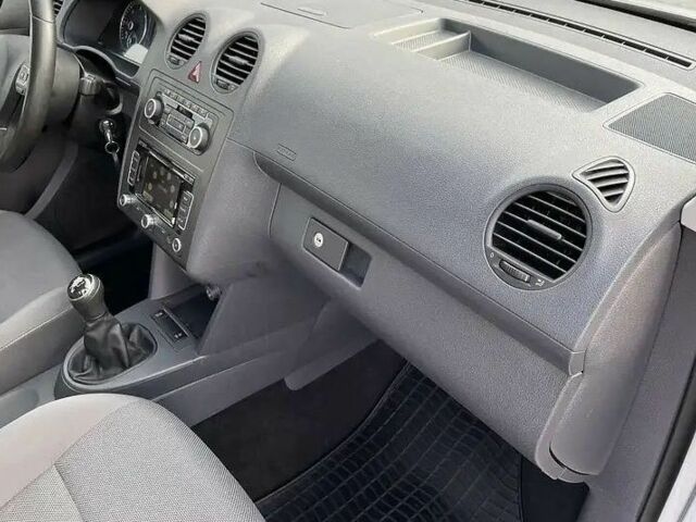 Фольксваген Кадди 2015 в Виноградове на Automoto.ua Серый Фольксваген Кадди, объемом двигателя 1.6 л и пробегом 299 тыс. км за 11000 $, фото 20 на Automoto.ua