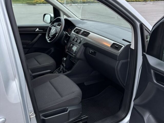 Серый Фольксваген Кадди, объемом двигателя 2 л и пробегом 280 тыс. км за 15000 $, фото 5 на Automoto.ua