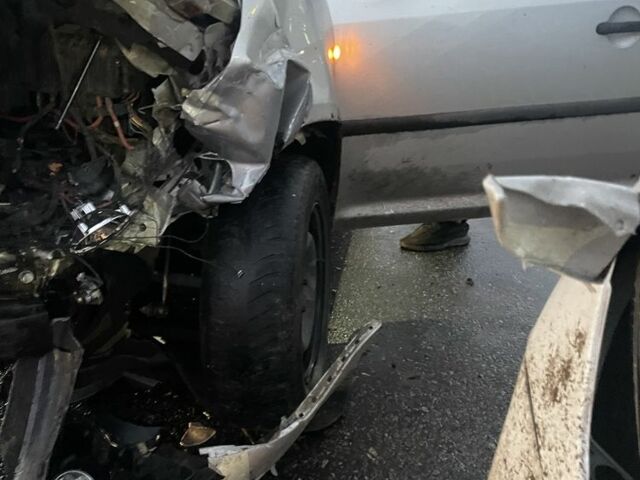 Сірий Фольксваген Кадді, об'ємом двигуна 1.6 л та пробігом 295 тис. км за 2400 $, фото 2 на Automoto.ua