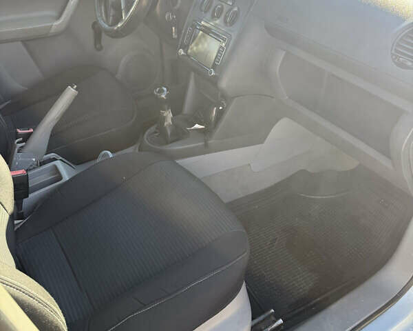 Серый Фольксваген Кадди, объемом двигателя 1.97 л и пробегом 286 тыс. км за 5200 $, фото 10 на Automoto.ua