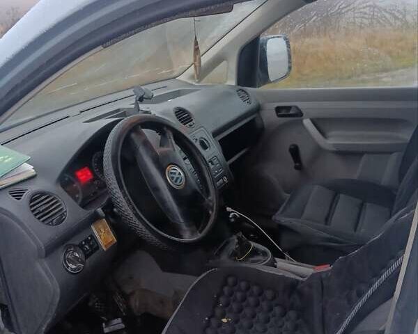 Серый Фольксваген Кадди, объемом двигателя 2 л и пробегом 275 тыс. км за 3500 $, фото 6 на Automoto.ua