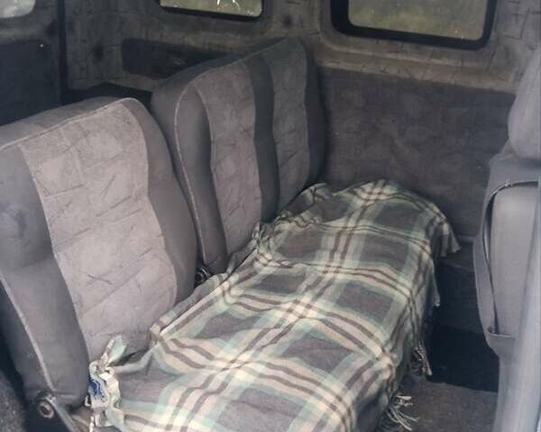 Серый Фольксваген Кадди, объемом двигателя 2 л и пробегом 275 тыс. км за 3500 $, фото 7 на Automoto.ua