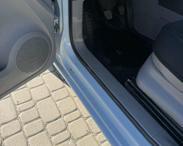 Серый Фольксваген Кадди, объемом двигателя 1.97 л и пробегом 286 тыс. км за 5200 $, фото 3 на Automoto.ua