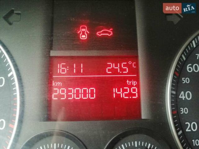 Серый Фольксваген Кадди, объемом двигателя 1.6 л и пробегом 293 тыс. км за 7300 $, фото 6 на Automoto.ua