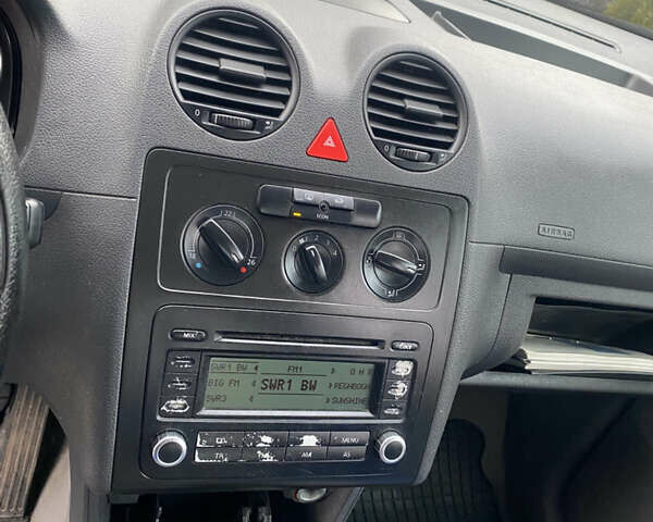 Сірий Фольксваген Кадді, об'ємом двигуна 1.6 л та пробігом 216 тис. км за 6000 $, фото 26 на Automoto.ua