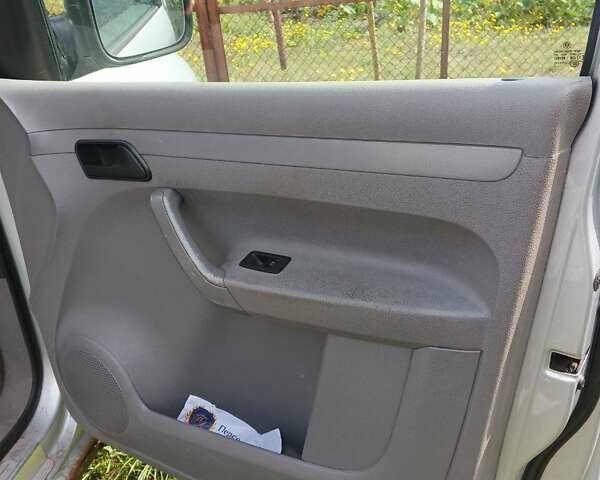 Серый Фольксваген Кадди, объемом двигателя 1.9 л и пробегом 350 тыс. км за 4000 $, фото 14 на Automoto.ua