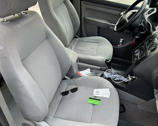 Серый Фольксваген Кадди, объемом двигателя 1.6 л и пробегом 308 тыс. км за 5500 $, фото 10 на Automoto.ua