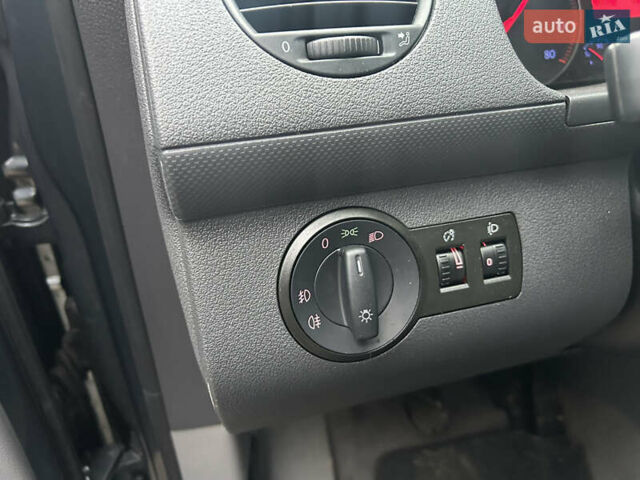 Сірий Фольксваген Кадді, об'ємом двигуна 1.6 л та пробігом 197 тис. км за 6350 $, фото 22 на Automoto.ua