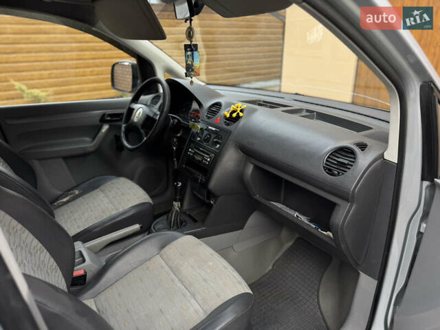 Сірий Фольксваген Кадді, об'ємом двигуна 2 л та пробігом 370 тис. км за 3950 $, фото 25 на Automoto.ua