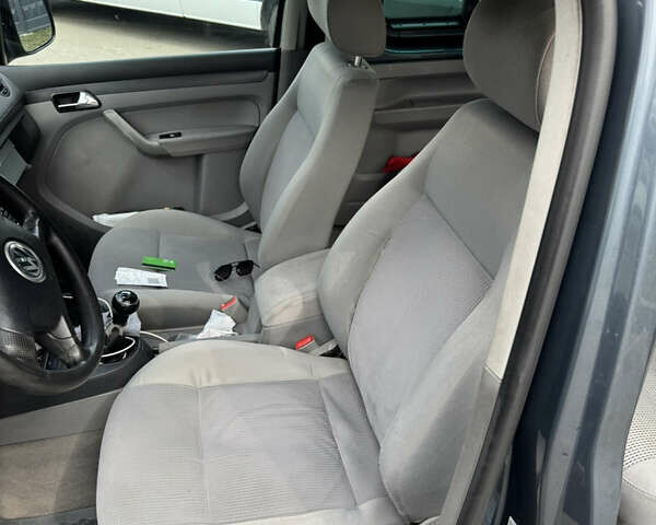 Серый Фольксваген Кадди, объемом двигателя 1.6 л и пробегом 308 тыс. км за 5500 $, фото 8 на Automoto.ua