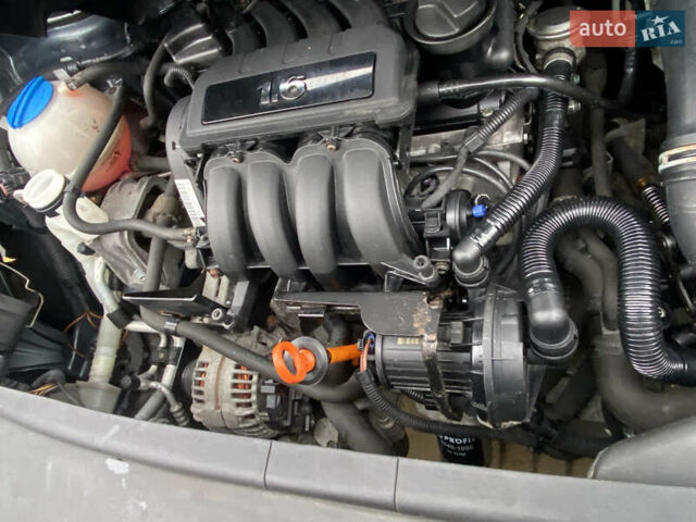 Сірий Фольксваген Кадді, об'ємом двигуна 1.6 л та пробігом 216 тис. км за 6000 $, фото 40 на Automoto.ua