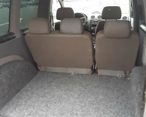 Серый Фольксваген Кадди, объемом двигателя 1.9 л и пробегом 240 тыс. км за 5800 $, фото 2 на Automoto.ua