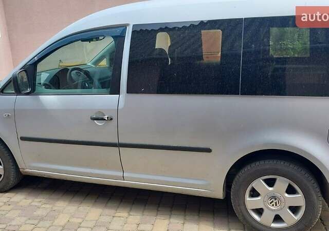 Серый Фольксваген Кадди, объемом двигателя 1.6 л и пробегом 275 тыс. км за 5500 $, фото 2 на Automoto.ua