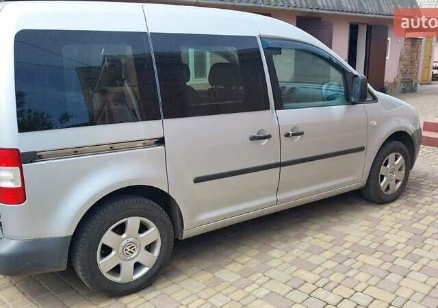 Серый Фольксваген Кадди, объемом двигателя 1.6 л и пробегом 275 тыс. км за 5500 $, фото 1 на Automoto.ua