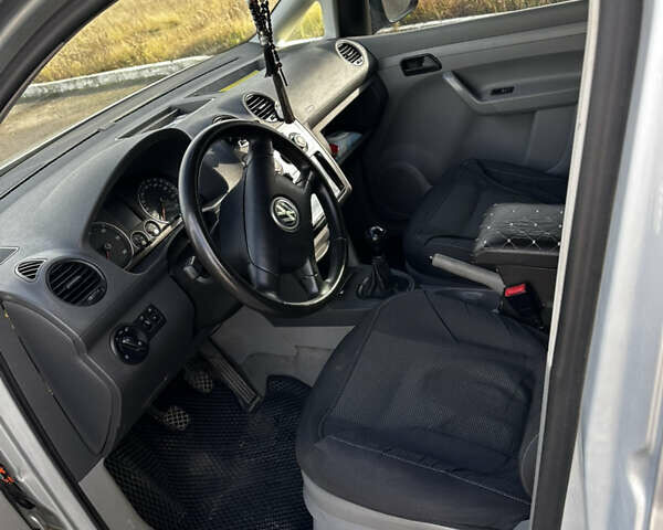 Серый Фольксваген Кадди, объемом двигателя 1.97 л и пробегом 227 тыс. км за 5500 $, фото 8 на Automoto.ua