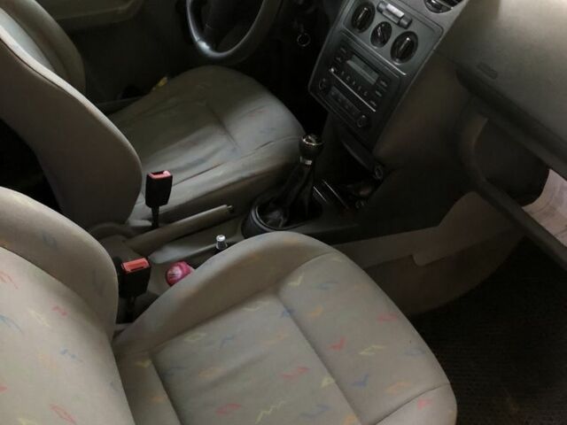 Серый Фольксваген Кадди, объемом двигателя 2 л и пробегом 300 тыс. км за 4900 $, фото 2 на Automoto.ua