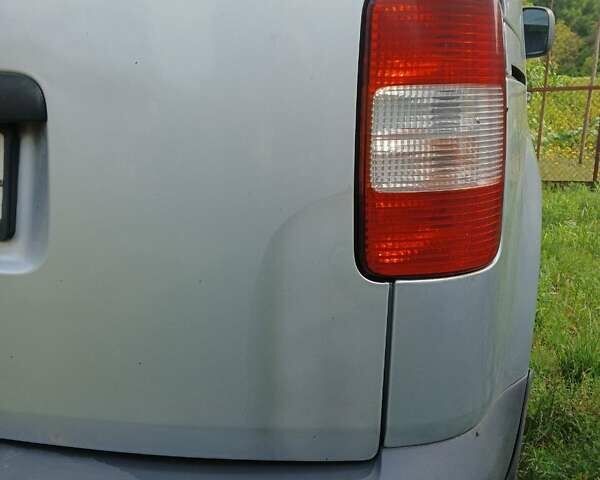 Серый Фольксваген Кадди, объемом двигателя 1.9 л и пробегом 350 тыс. км за 4000 $, фото 2 на Automoto.ua