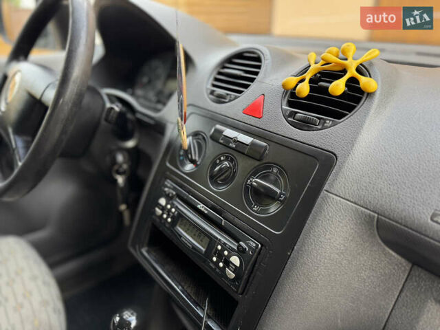 Сірий Фольксваген Кадді, об'ємом двигуна 2 л та пробігом 370 тис. км за 3950 $, фото 24 на Automoto.ua