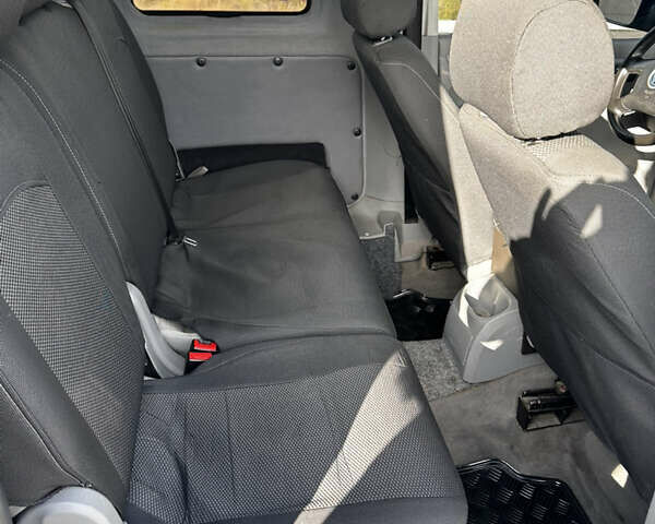 Серый Фольксваген Кадди, объемом двигателя 1.97 л и пробегом 227 тыс. км за 5500 $, фото 12 на Automoto.ua