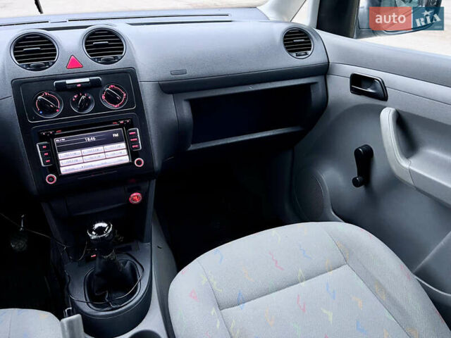 Серый Фольксваген Кадди, объемом двигателя 2 л и пробегом 286 тыс. км за 5499 $, фото 19 на Automoto.ua