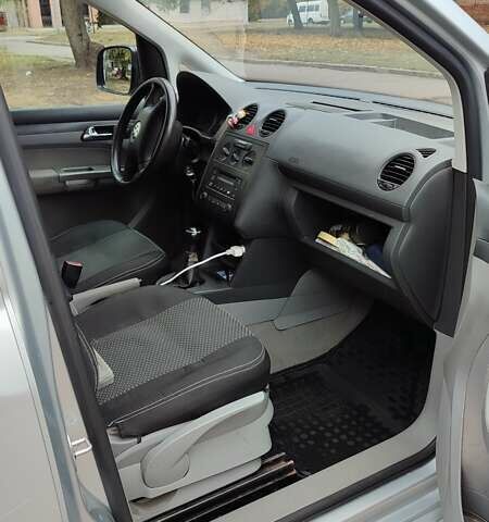 Сірий Фольксваген Кадді, об'ємом двигуна 1.6 л та пробігом 318 тис. км за 6700 $, фото 6 на Automoto.ua