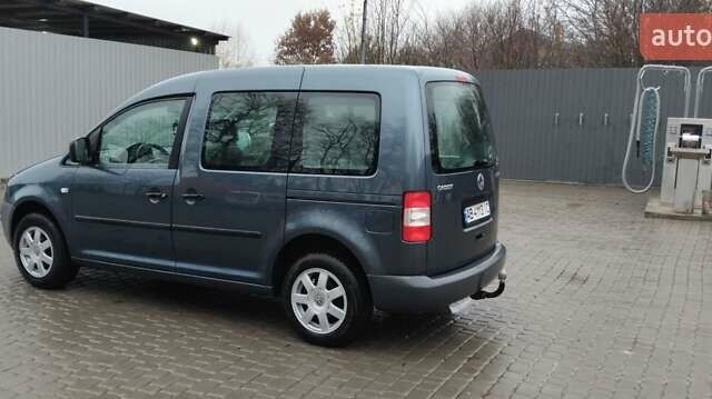 Серый Фольксваген Кадди, объемом двигателя 1.6 л и пробегом 230 тыс. км за 5500 $, фото 2 на Automoto.ua