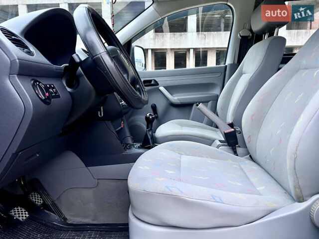 Серый Фольксваген Кадди, объемом двигателя 2 л и пробегом 286 тыс. км за 5499 $, фото 24 на Automoto.ua