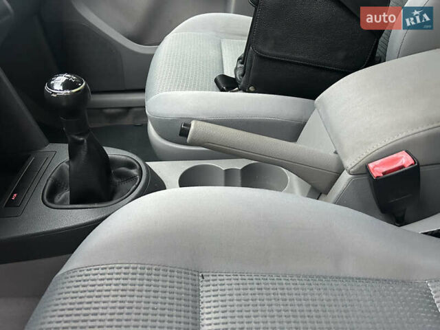 Сірий Фольксваген Кадді, об'ємом двигуна 1.6 л та пробігом 197 тис. км за 6350 $, фото 37 на Automoto.ua