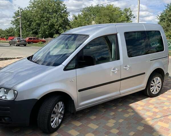 Сірий Фольксваген Кадді, об'ємом двигуна 1.6 л та пробігом 181 тис. км за 6800 $, фото 1 на Automoto.ua