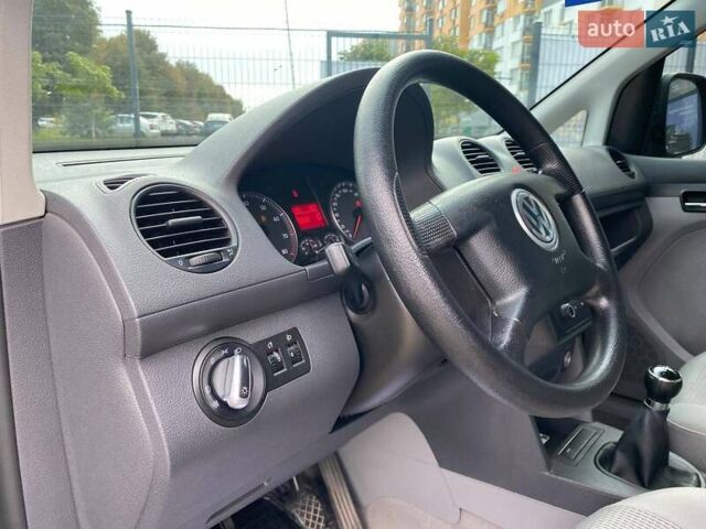 Серый Фольксваген Кадди, объемом двигателя 1.6 л и пробегом 203 тыс. км за 7800 $, фото 10 на Automoto.ua