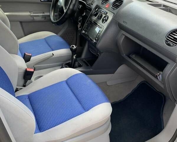 Сірий Фольксваген Кадді, об'ємом двигуна 1.6 л та пробігом 181 тис. км за 6800 $, фото 9 на Automoto.ua