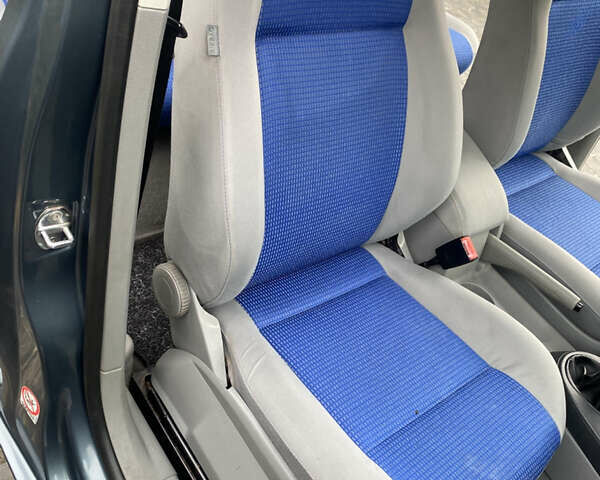 Сірий Фольксваген Кадді, об'ємом двигуна 1.6 л та пробігом 216 тис. км за 6000 $, фото 32 на Automoto.ua