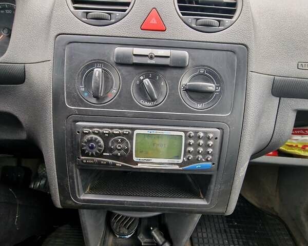 Серый Фольксваген Кадди, объемом двигателя 1.98 л и пробегом 220 тыс. км за 4500 $, фото 7 на Automoto.ua