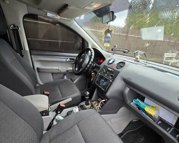 Сірий Фольксваген Кадді, об'ємом двигуна 1.9 л та пробігом 368 тис. км за 6600 $, фото 11 на Automoto.ua